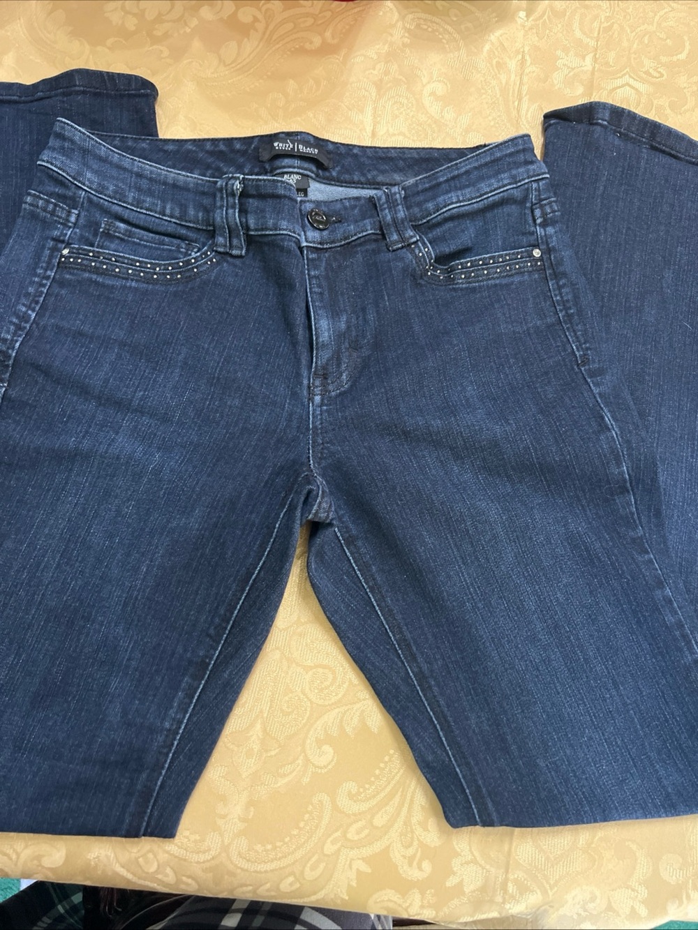 Ladies 6S White House Black Market Flare Leg Dark Blue Jeans Pocket Embellished
